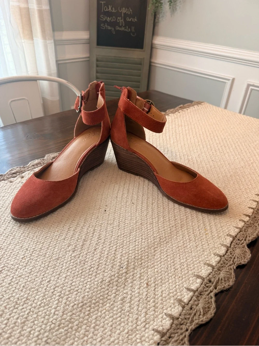 Crown Vintage Ludawen wedge pumps Sz 9M